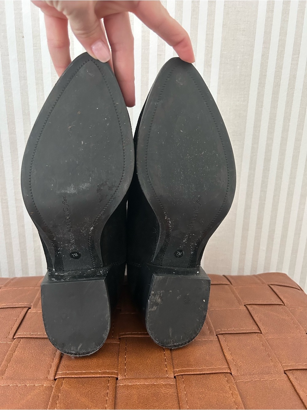 Banana Republic Chelsea Pull On Ankle Boots Black Suede Women's Size 7 - Picture 8 of 10